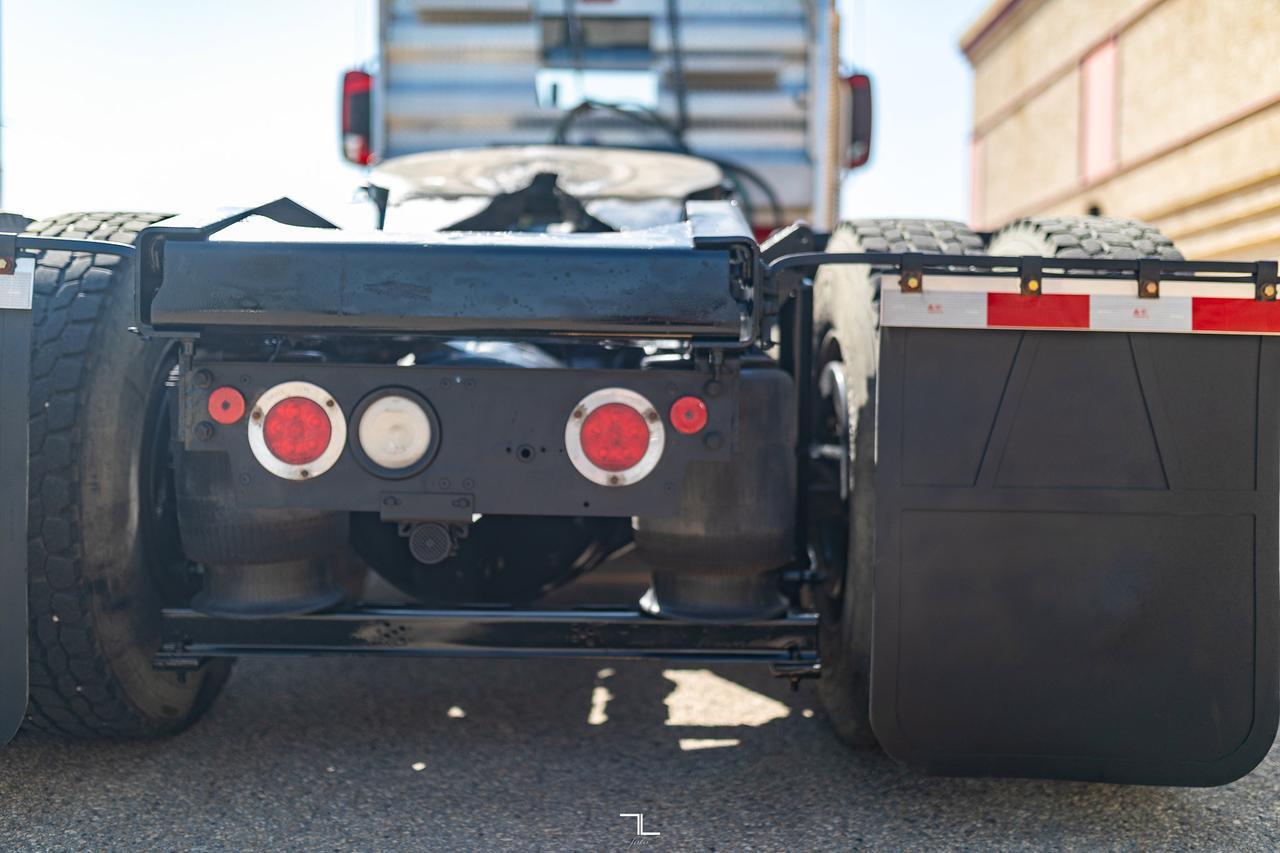 2015 Mack Pinnacle CXU 613 Daycab Tractor Diesel Red Deer AB