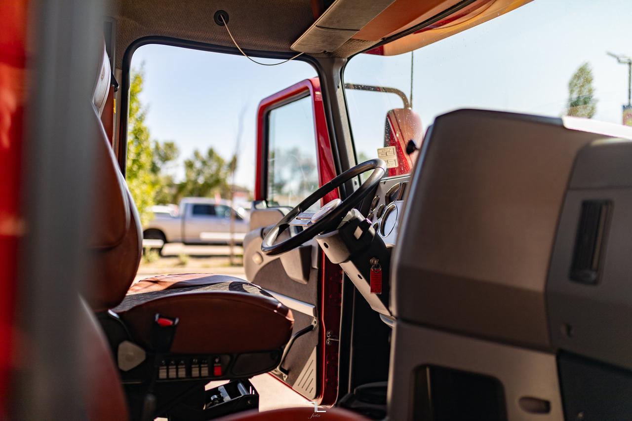 2015 Mack Pinnacle CXU 613 Daycab Tractor Diesel Red Deer AB