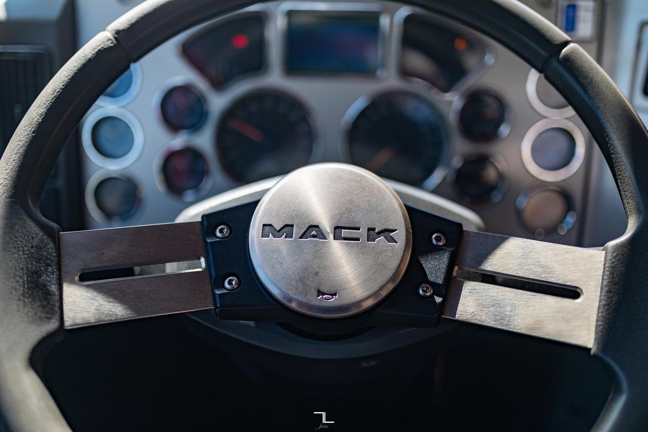 2015 Mack Pinnacle CXU 613 Daycab Tractor Diesel Red Deer AB