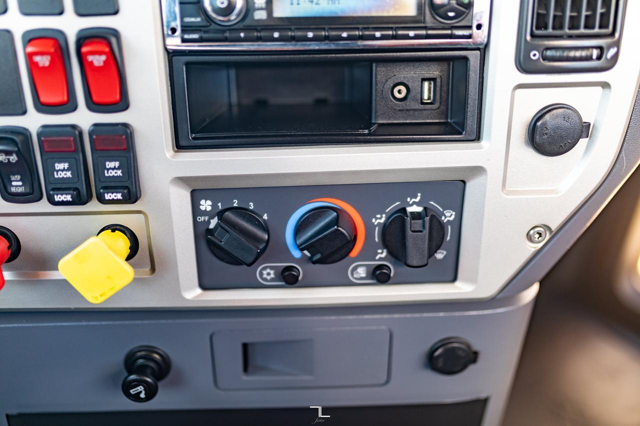 2015 Mack Pinnacle CXU 613 Daycab Tractor Diesel Red Deer AB