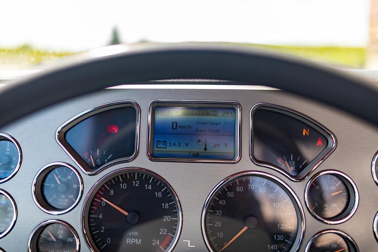 2015 Mack Pinnacle CXU 613 Daycab Tractor Diesel Red Deer AB