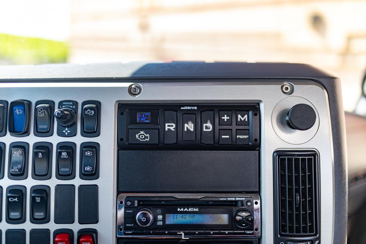 2015 Mack Pinnacle CXU 613 Daycab Tractor Diesel Red Deer AB