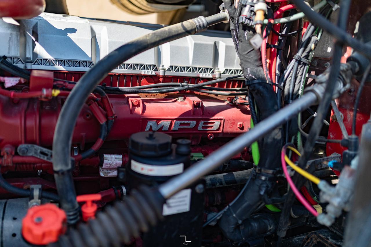 2015 Mack Pinnacle CXU 613 Daycab Tractor Diesel Red Deer AB