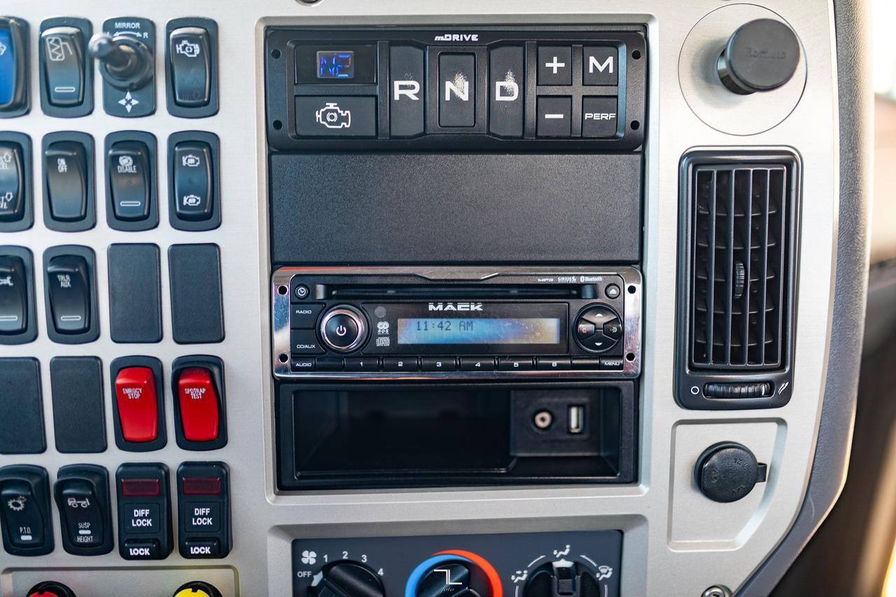 2015 Mack Pinnacle CXU 613 Daycab Tractor Diesel Red Deer AB