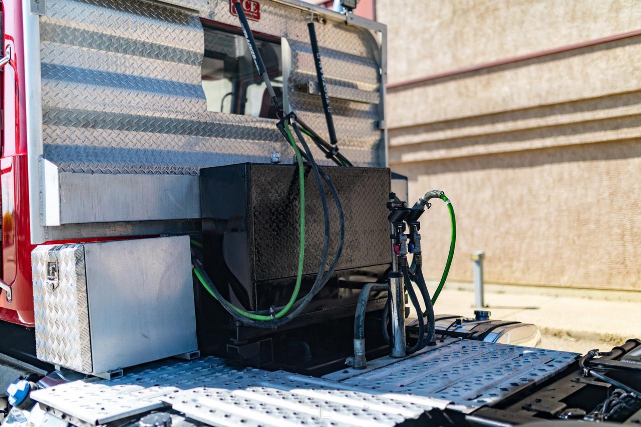 2015 Mack Pinnacle CXU 613 Daycab Tractor Diesel Red Deer AB