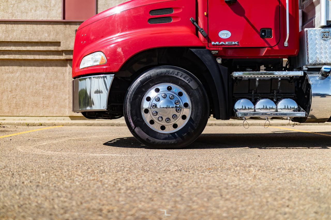2015 Mack Pinnacle CXU 613 Daycab Tractor Diesel Red Deer AB