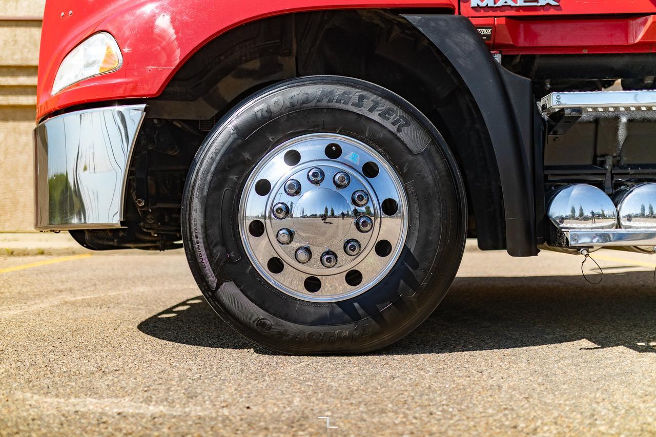 2015 Mack Pinnacle CXU 613 Daycab Tractor Diesel Red Deer AB