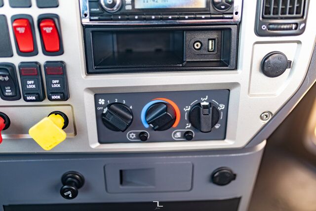 2015 Mack Pinnacle CXU 613 Daycab Tractor Diesel Red Deer AB