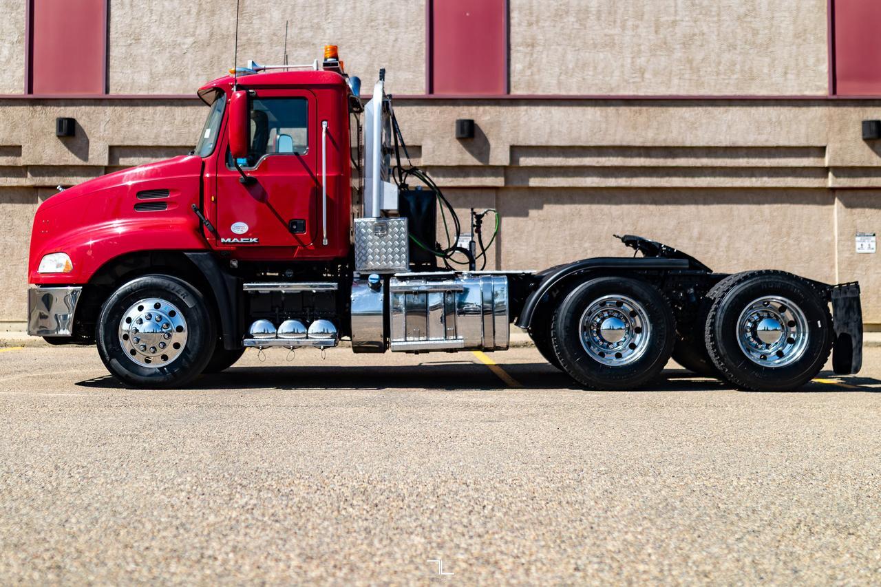 2015 Mack Pinnacle CXU 613 Daycab Tractor Diesel Red Deer AB