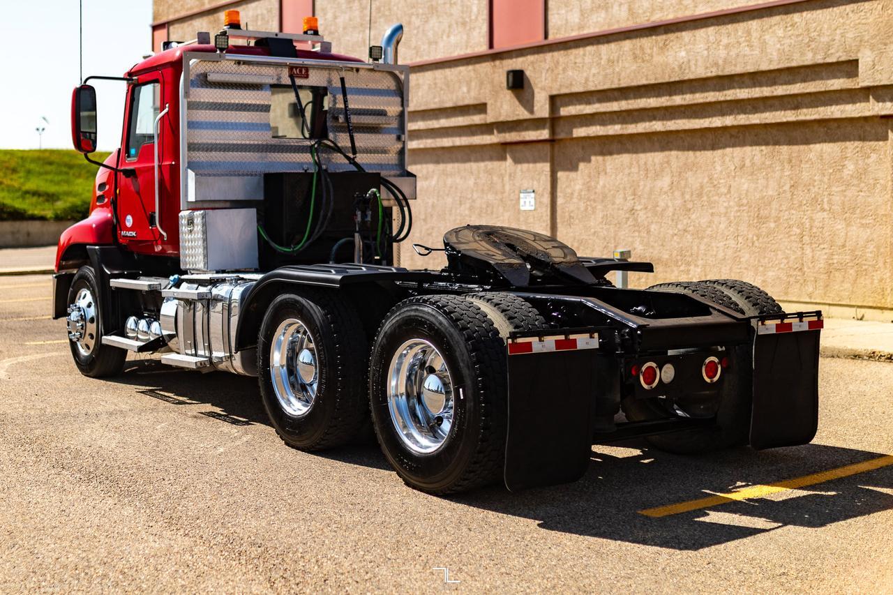 2015 Mack Pinnacle CXU 613 Daycab Tractor Diesel Red Deer AB