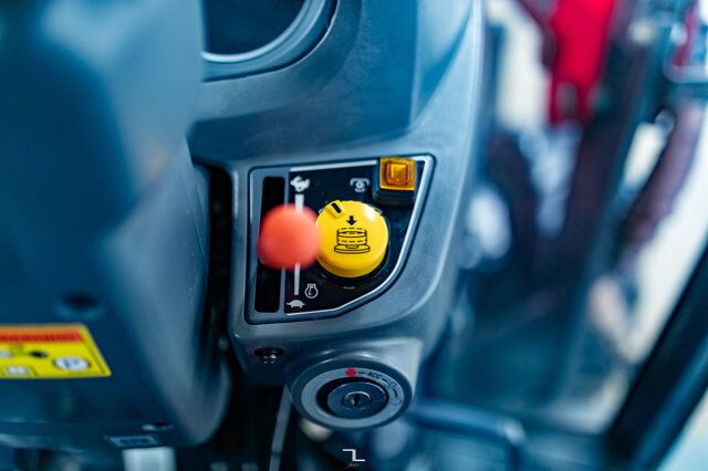 2015 Massey Ferguson 1758 4WD Tractor Loader Diesel Red Deer AB