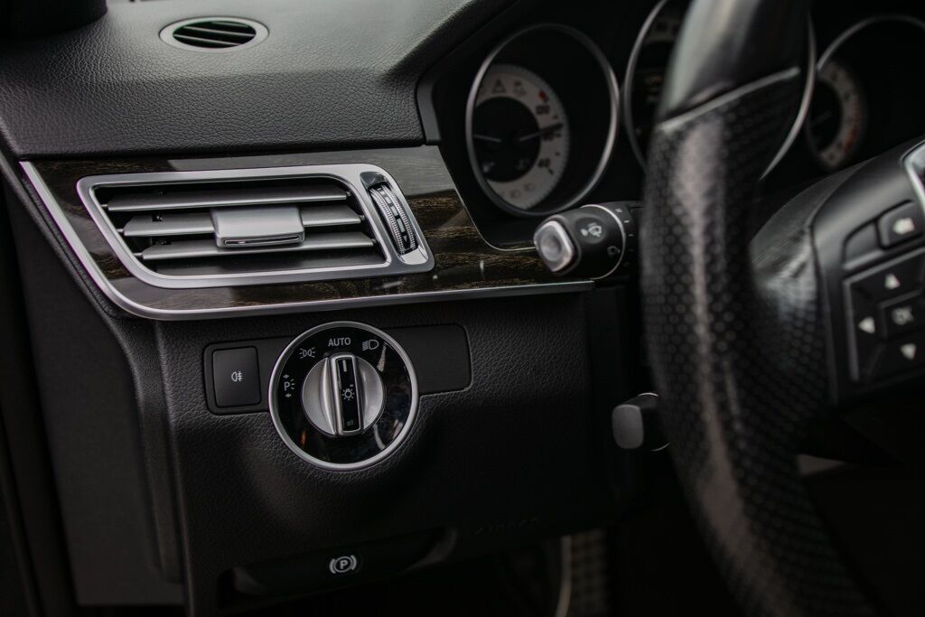 2015 Mercedes Benz E 350 Sport photo 21