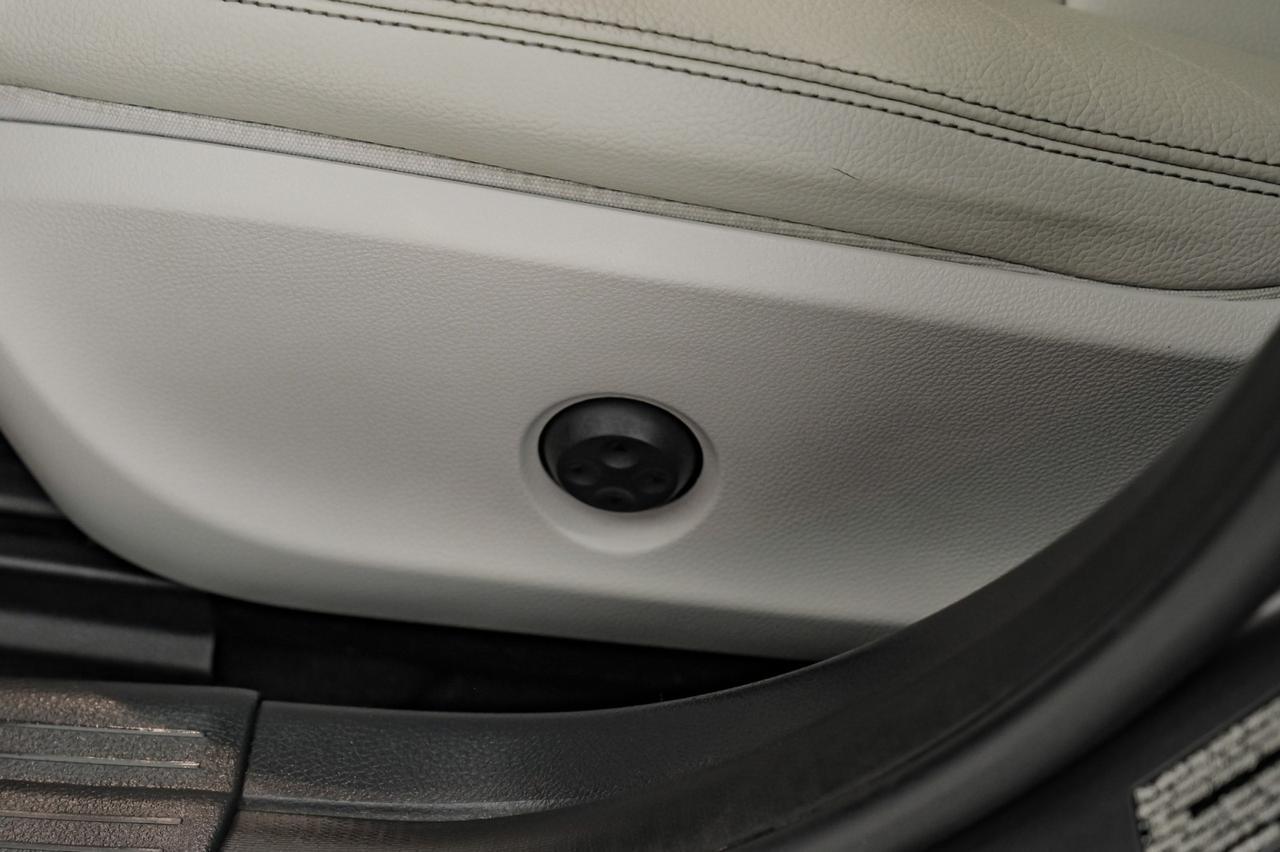 2015 Mercedes-Benz GLA 250 4MATIC NAVIGATION PANORAMA LEATHER HEATED SEATS REAR CAMERA POWE Carrollton TX