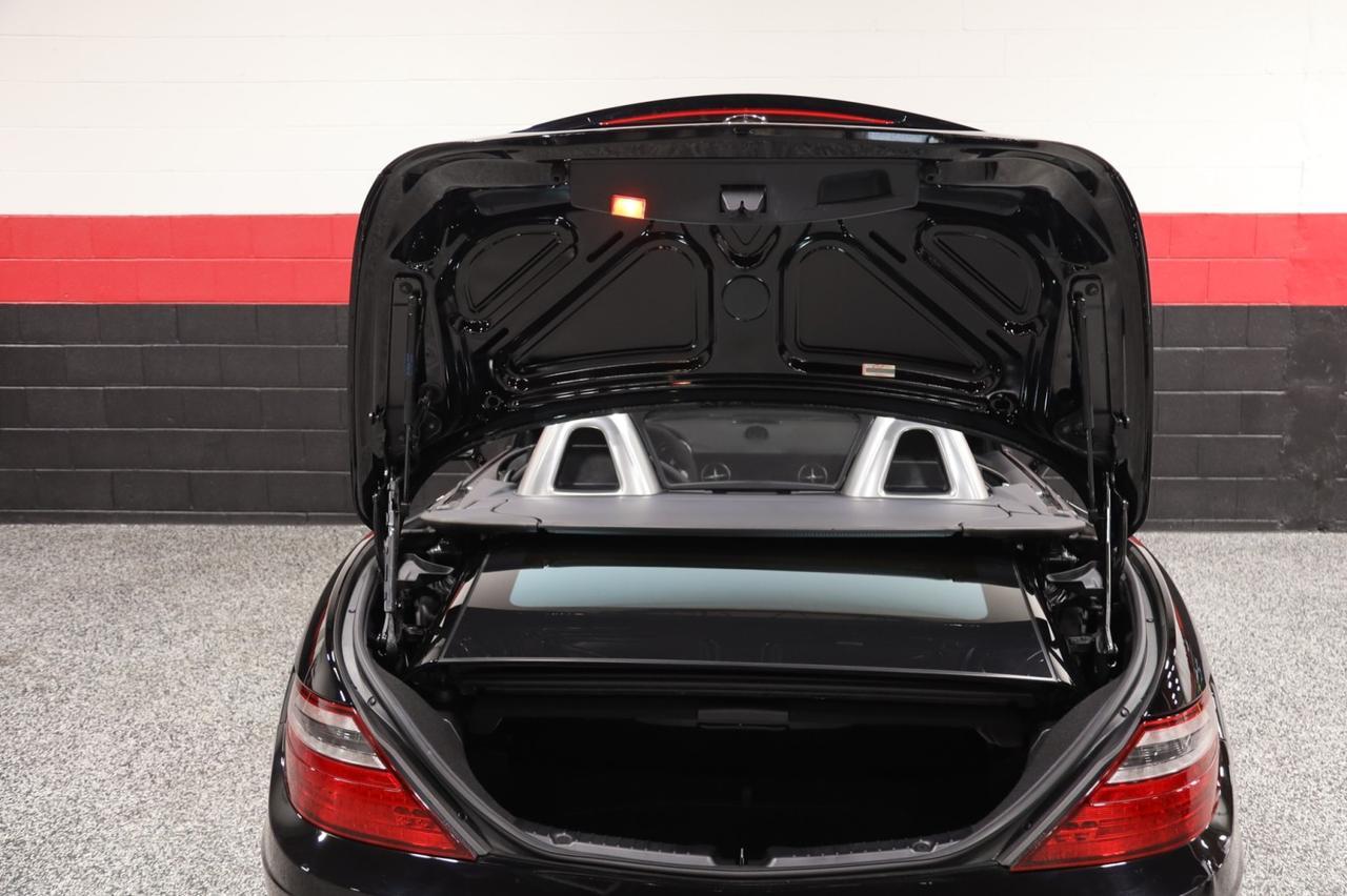 2015 Mercedes-Benz SLK 55 AMG 2dr Roadster Skokie IL