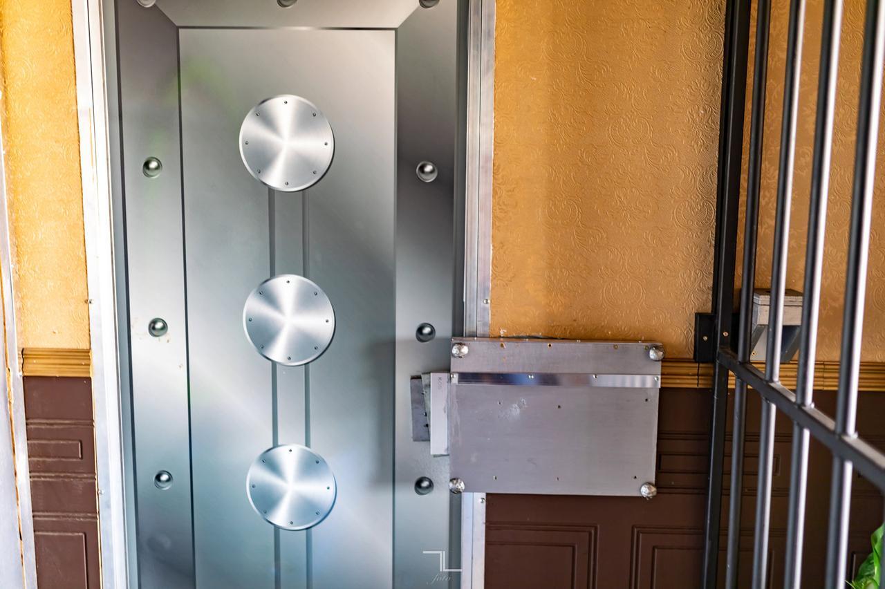 2015 Mirage M8250 T/A 8.5 X 20 FT Utility Trailer Escape Room Red Deer AB