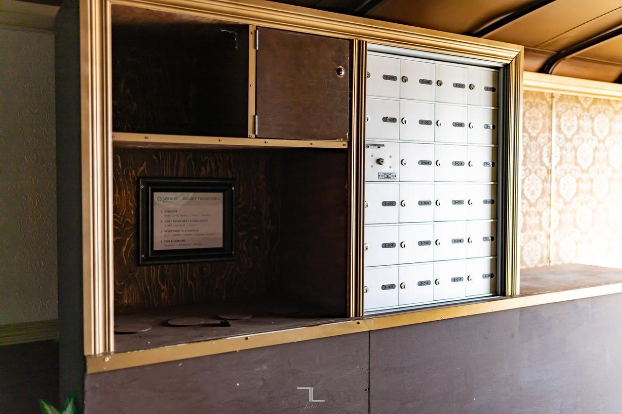 2015 Mirage M8250 T/A 8.5 X 20 FT Utility Trailer Escape Room Red Deer AB