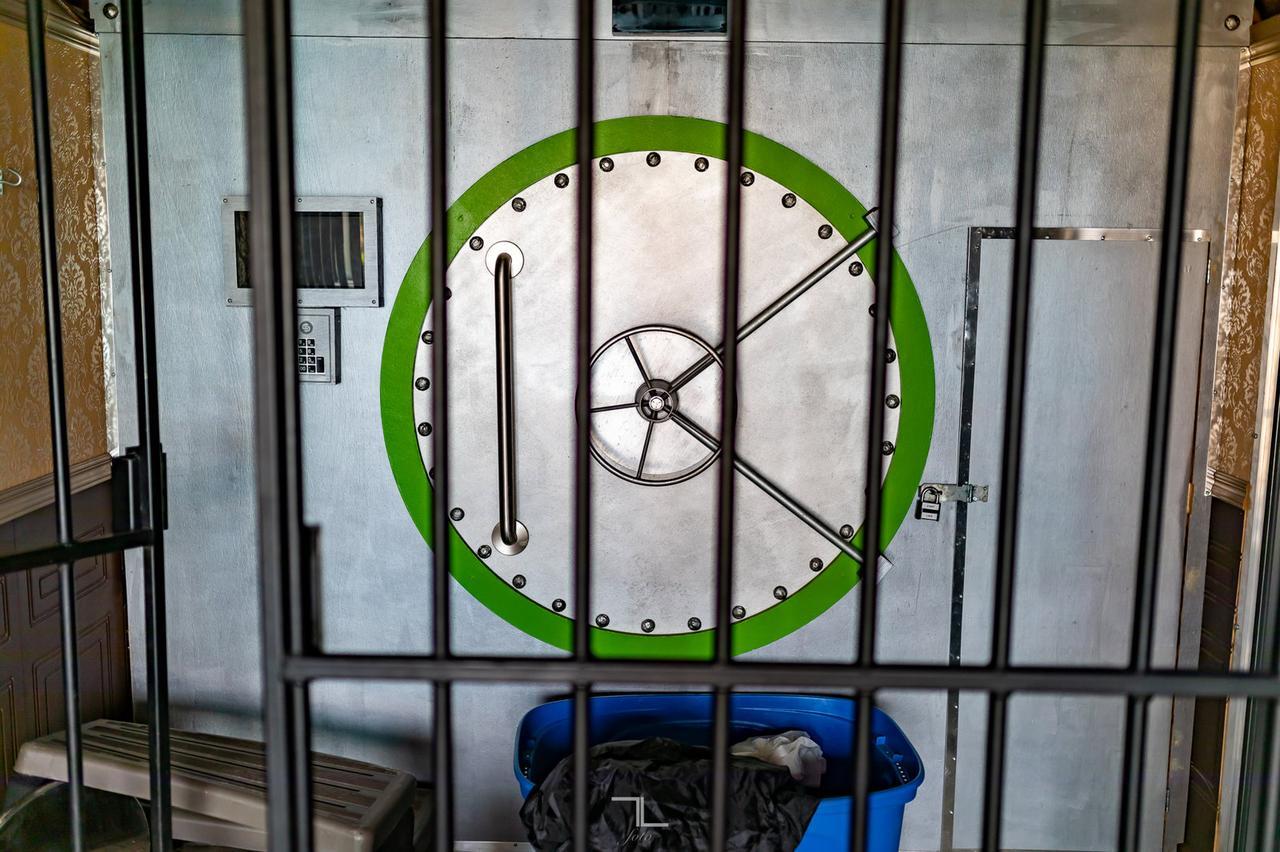 2015 Mirage M8250 T/A 8.5 X 20 FT Utility Trailer Escape Room Red Deer AB