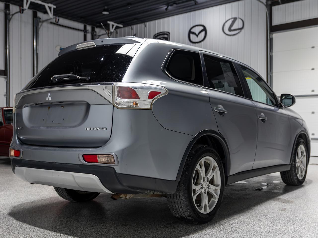 2015 Mitsubishi Outlander SE AWD 7-Passenger Cranberry PA
