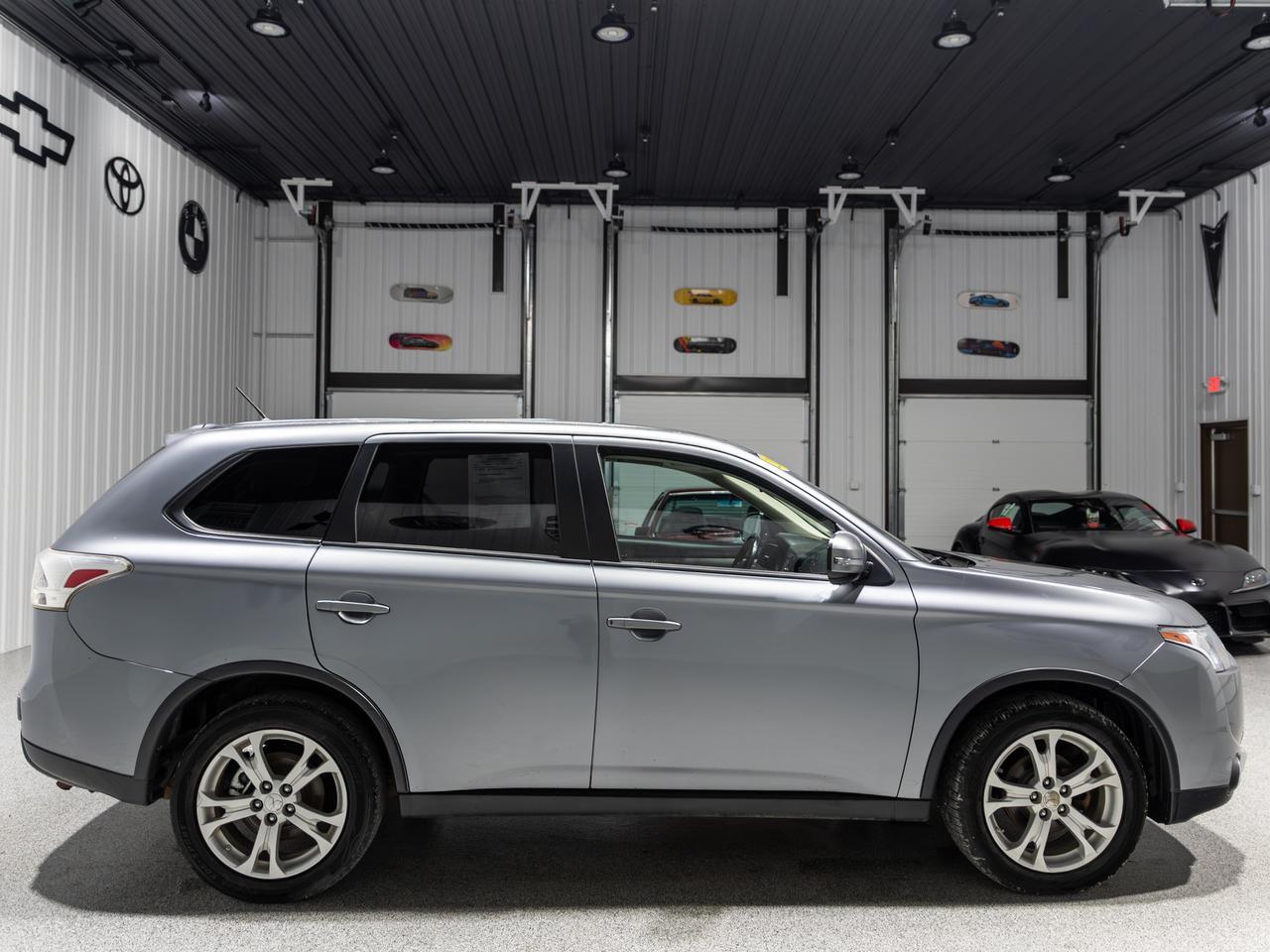 2015 Mitsubishi Outlander SE AWD 7-Passenger Cranberry PA