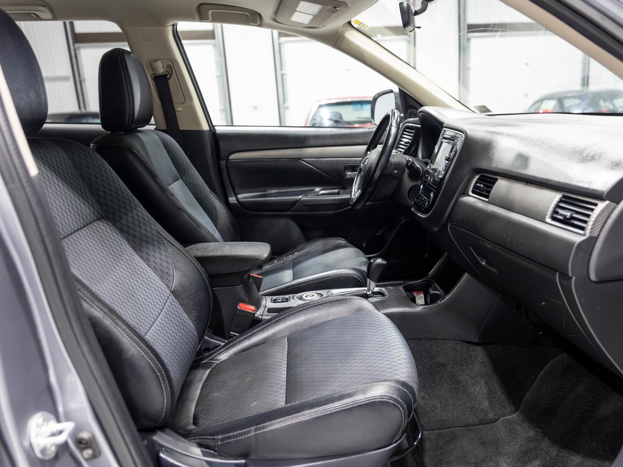 2015 Mitsubishi Outlander SE AWD 7-Passenger Cranberry PA