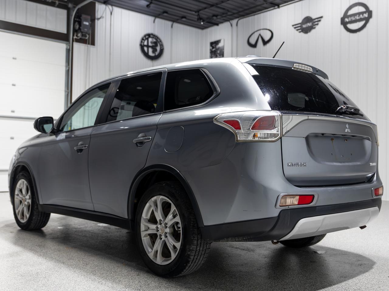 2015 Mitsubishi Outlander SE AWD 7-Passenger Cranberry PA