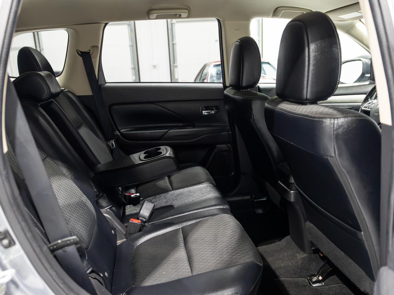 2015 Mitsubishi Outlander SE AWD 7-Passenger Cranberry PA