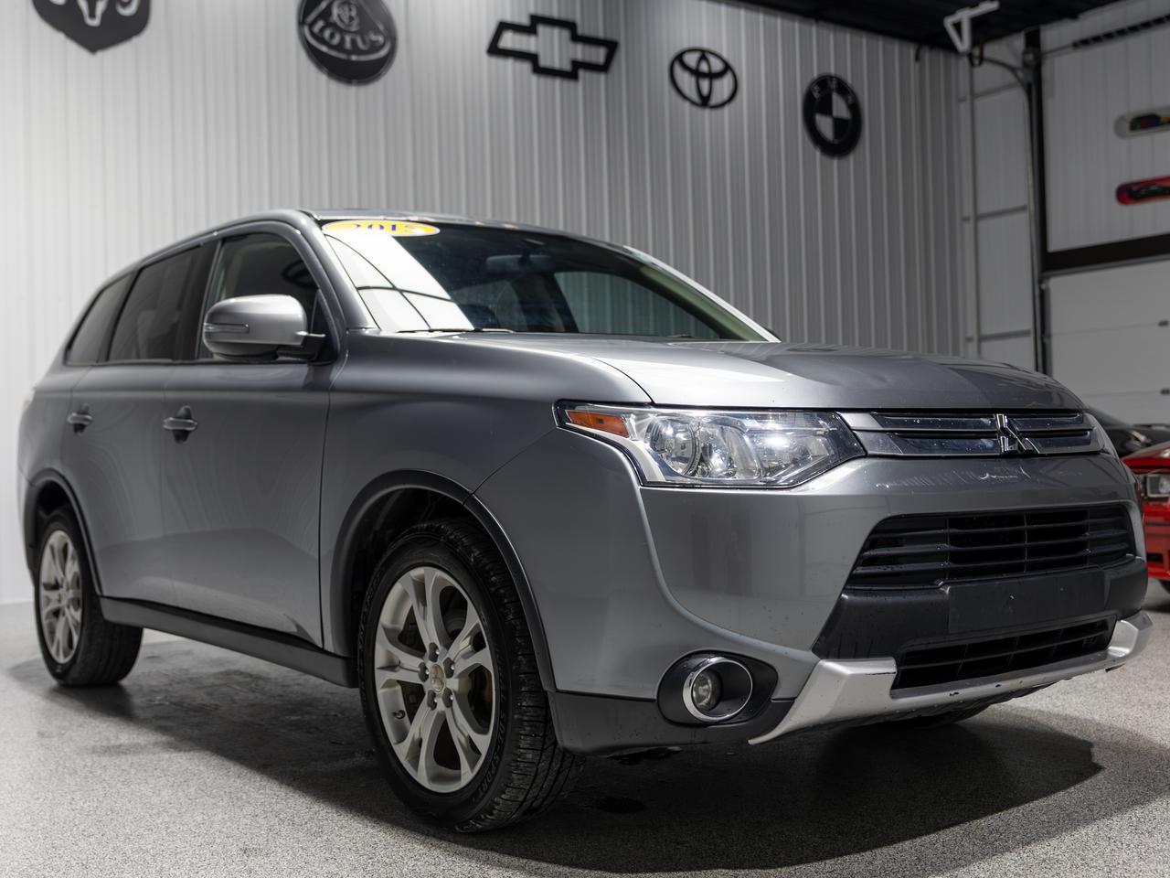2015 Mitsubishi Outlander SE AWD 7-Passenger Cranberry PA