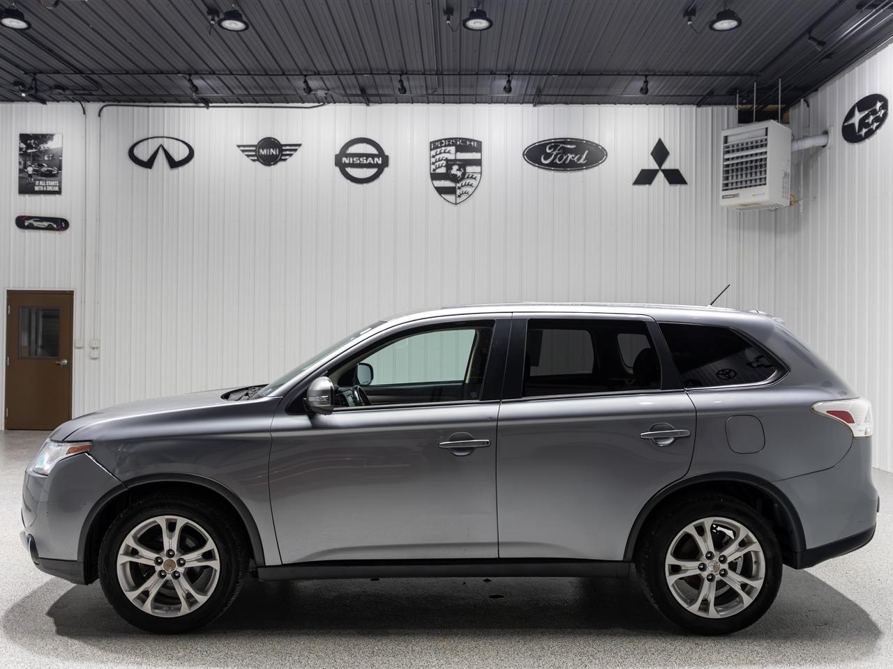 2015 Mitsubishi Outlander SE AWD 7-Passenger Cranberry PA