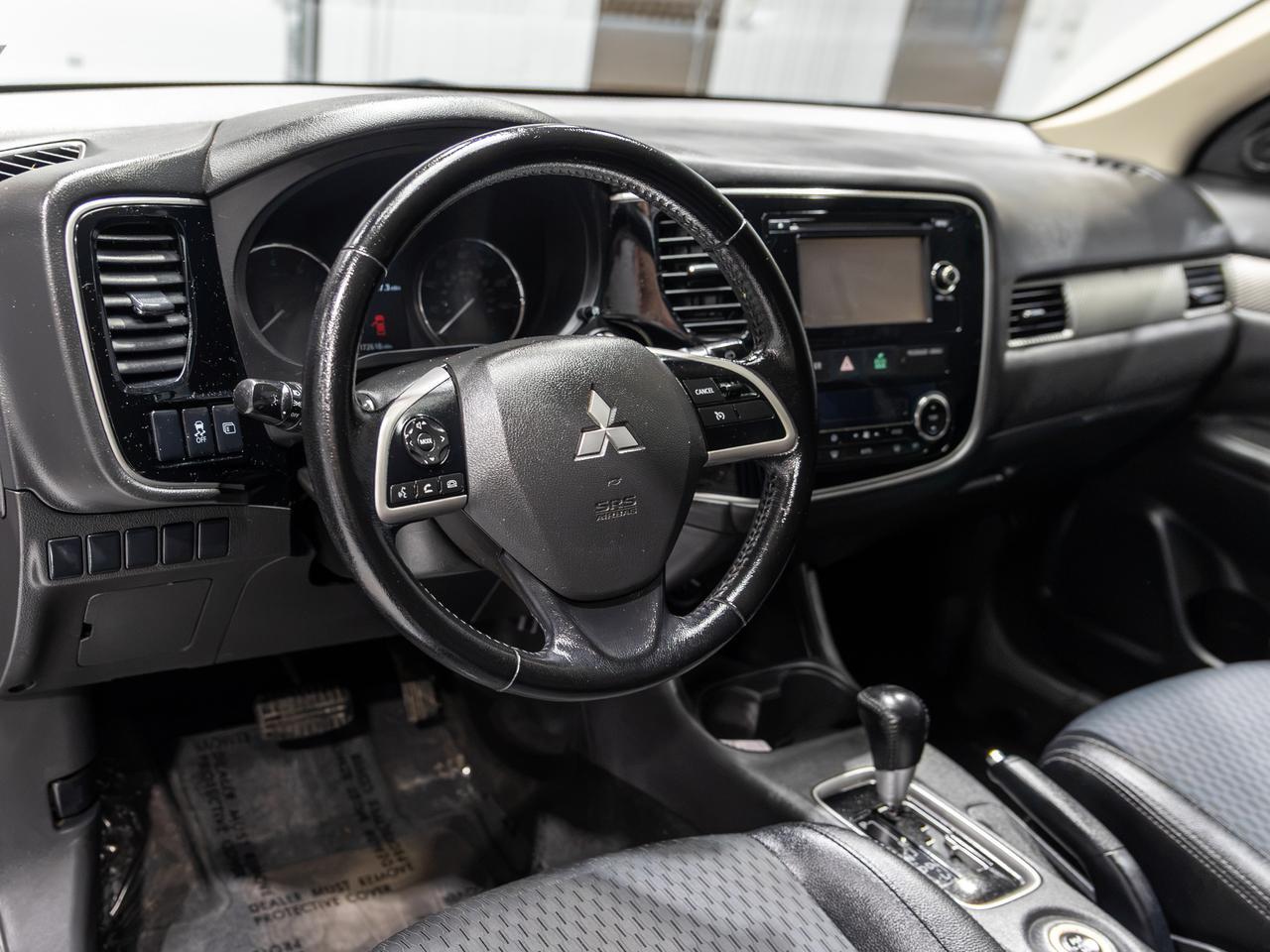 2015 Mitsubishi Outlander SE AWD 7-Passenger Cranberry PA