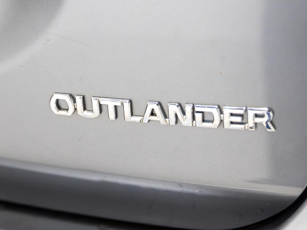 2015 Mitsubishi Outlander SE AWD 7-Passenger Cranberry PA