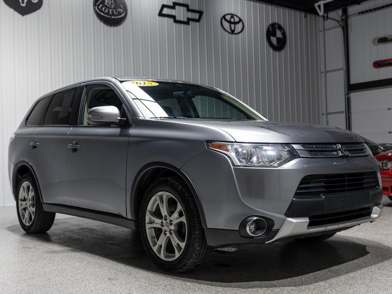 2015 Mitsubishi Outlander SE AWD 7-Passenger Cranberry PA