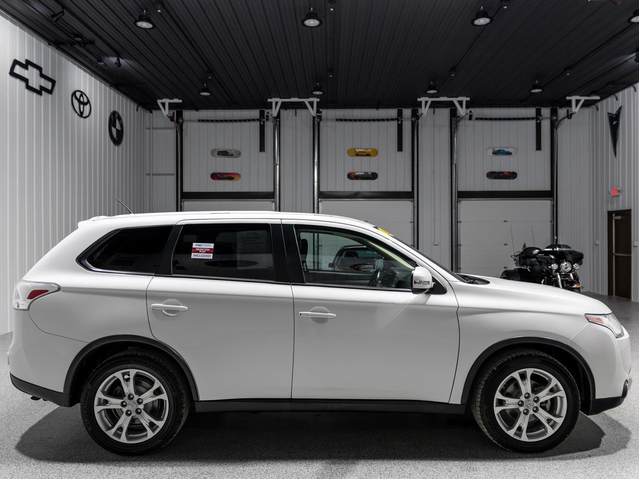 2015 Mitsubishi Outlander SE AWD 7-Passenger Cranberry PA