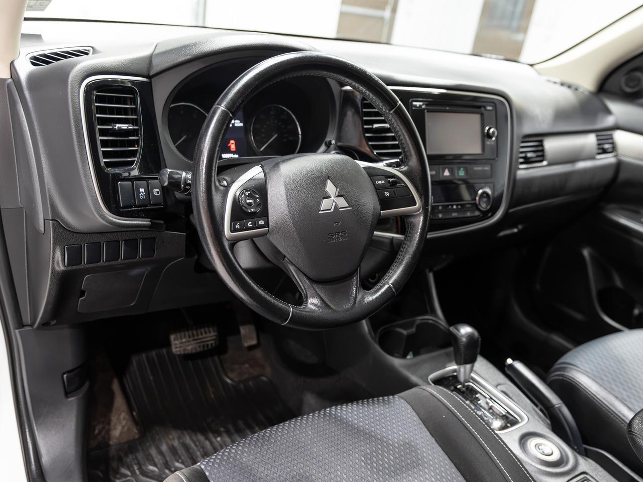 2015 Mitsubishi Outlander SE AWD 7-Passenger Cranberry PA