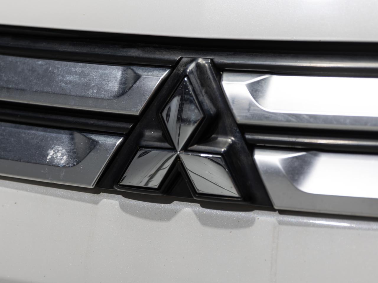 2015 Mitsubishi Outlander SE AWD 7-Passenger Cranberry PA