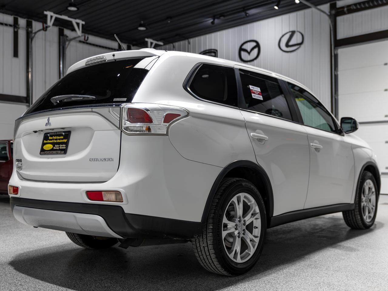 2015 Mitsubishi Outlander SE AWD 7-Passenger Cranberry PA