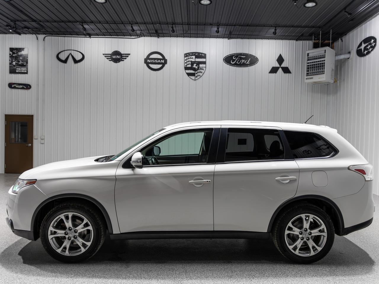 2015 Mitsubishi Outlander SE AWD 7-Passenger Cranberry PA