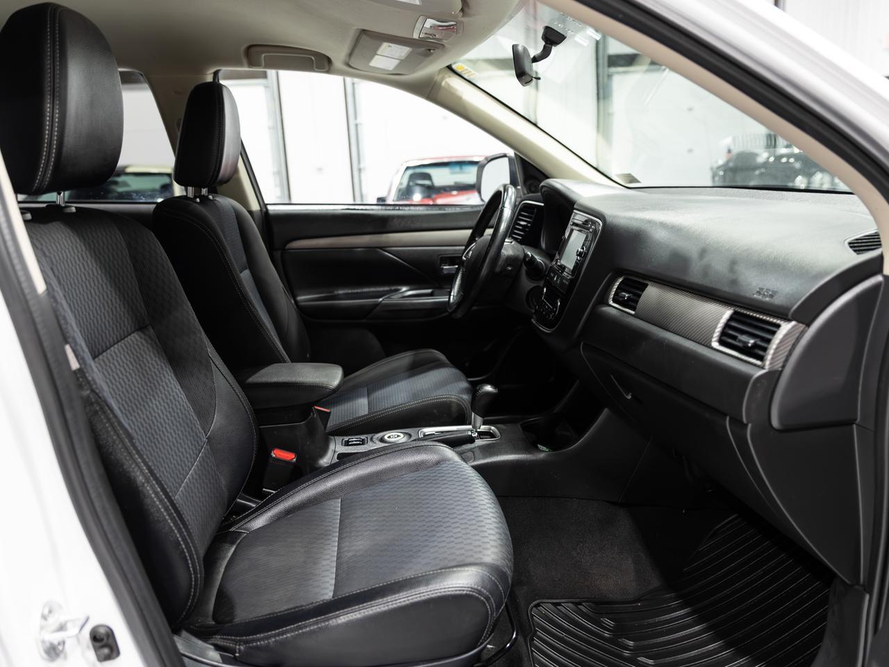 2015 Mitsubishi Outlander SE AWD 7-Passenger Cranberry PA