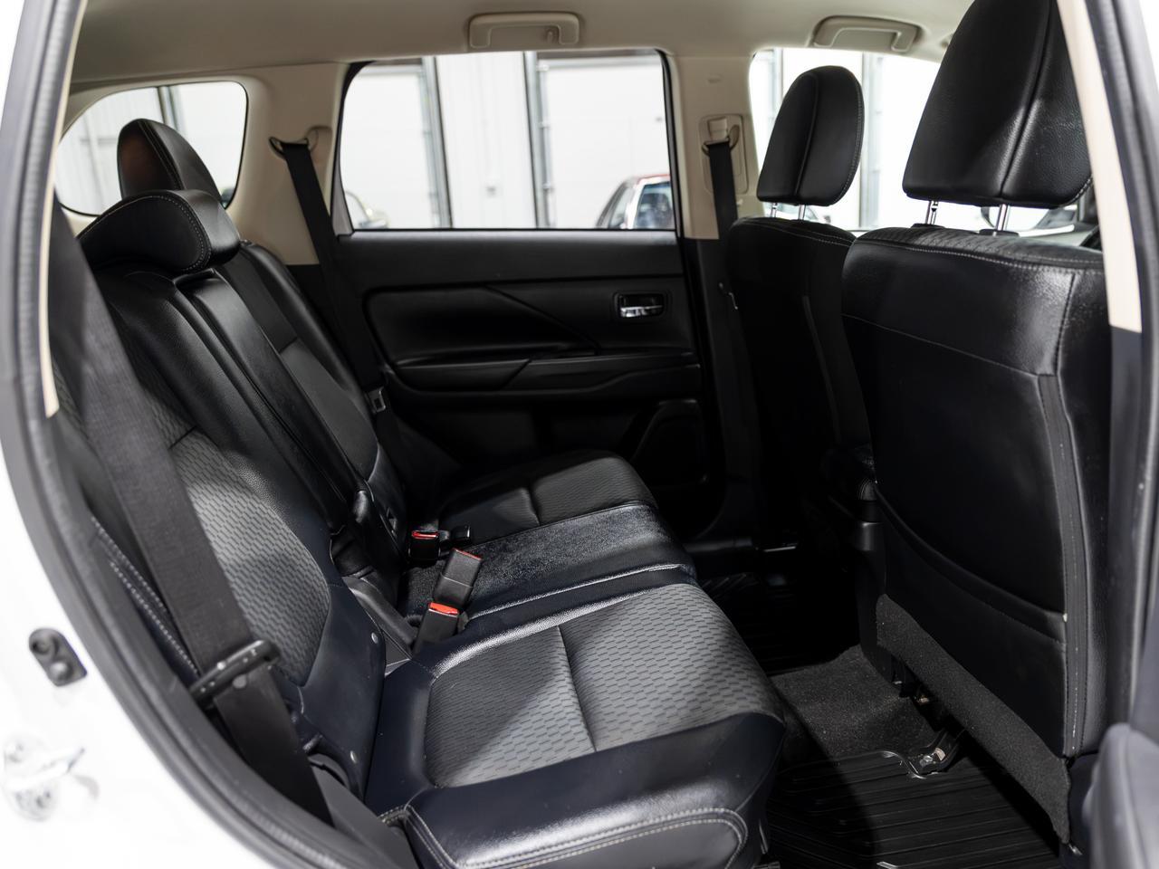 2015 Mitsubishi Outlander SE AWD 7-Passenger Cranberry PA