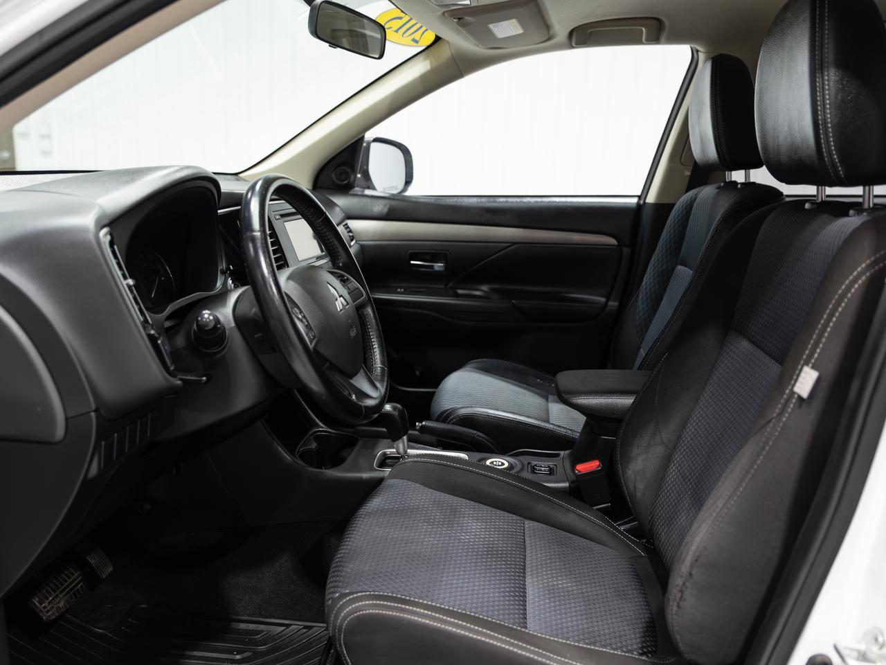 2015 Mitsubishi Outlander SE AWD 7-Passenger Cranberry PA