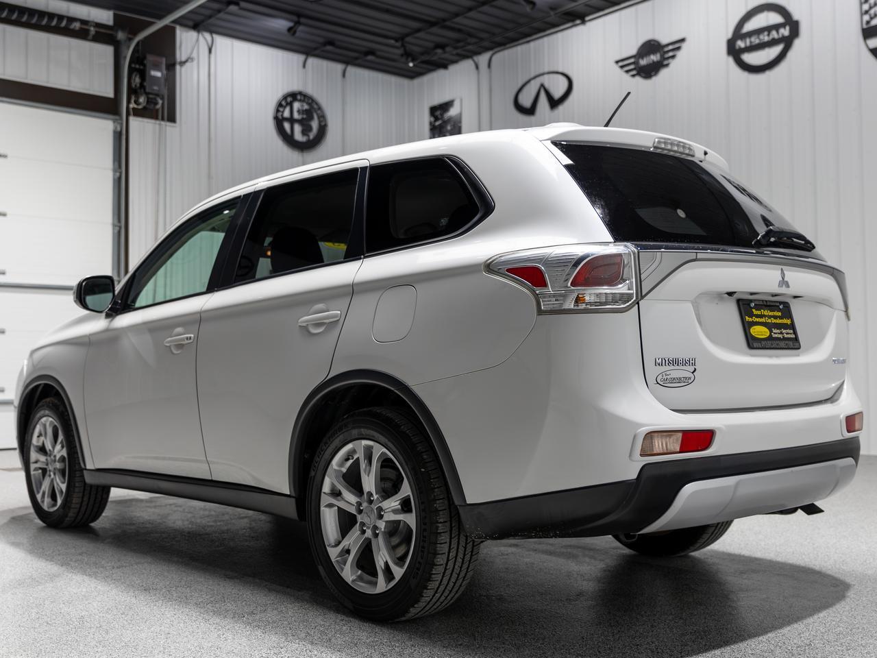 2015 Mitsubishi Outlander SE AWD 7-Passenger Cranberry PA