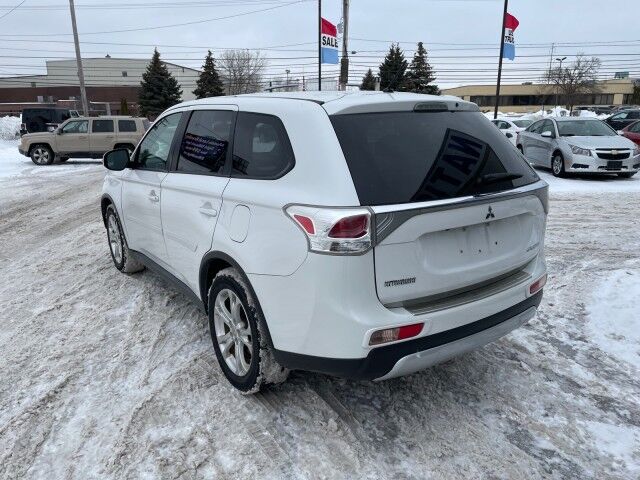 2015 Mitsubishi Outlander SE