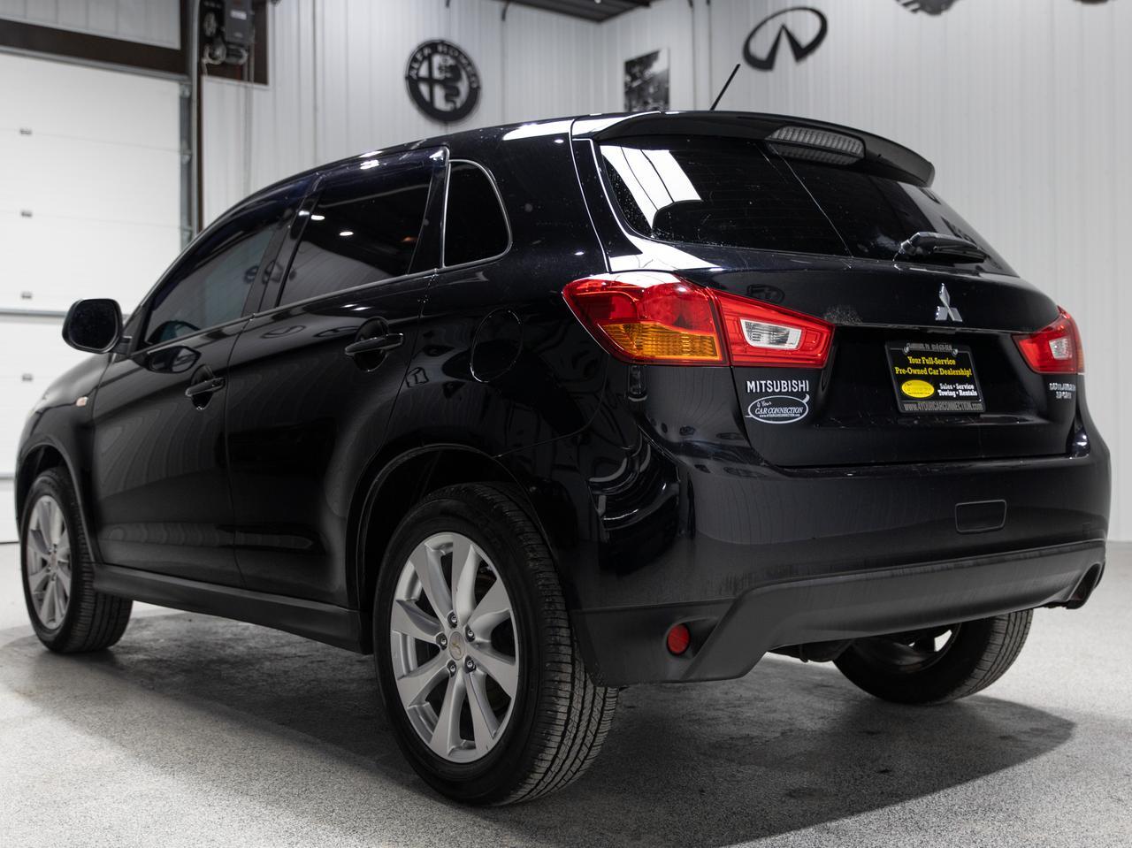 2015 Mitsubishi Outlander Sport ES photo 2