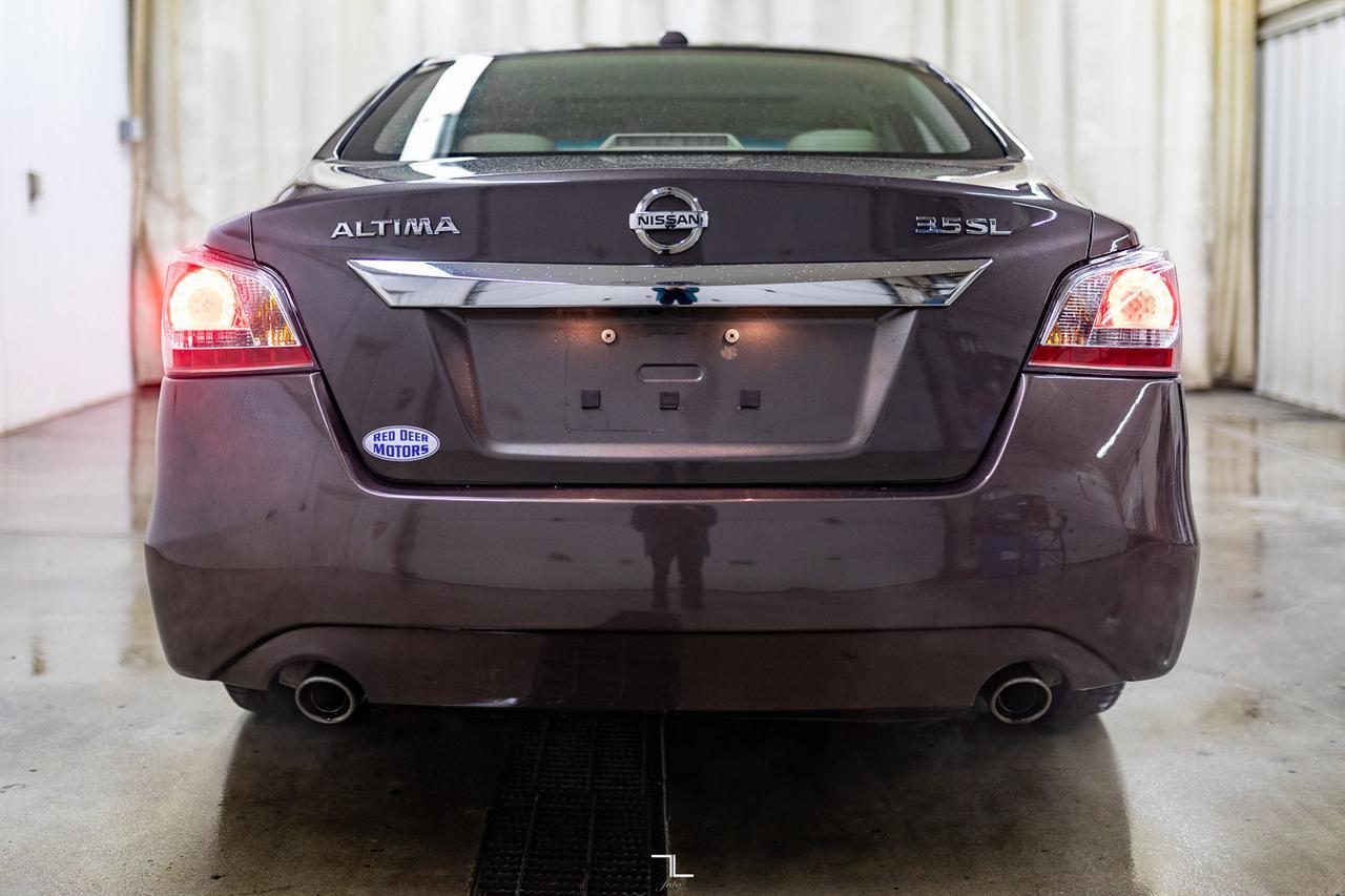 2015 Nissan Altima 3.5 SL Leather Roof BCam Red Deer AB