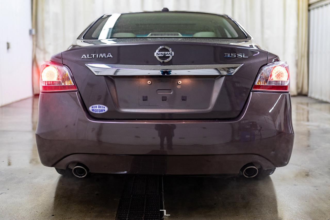 2015 Nissan Altima 3.5 SL Leather Roof BCam Red Deer AB