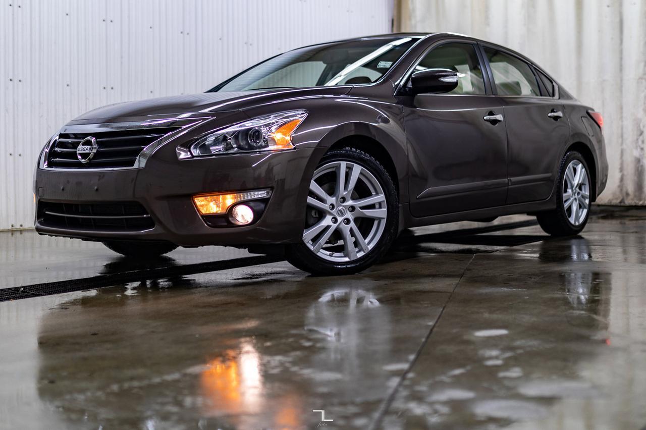 2015 Nissan Altima 3.5 SL Leather Roof BCam Red Deer AB