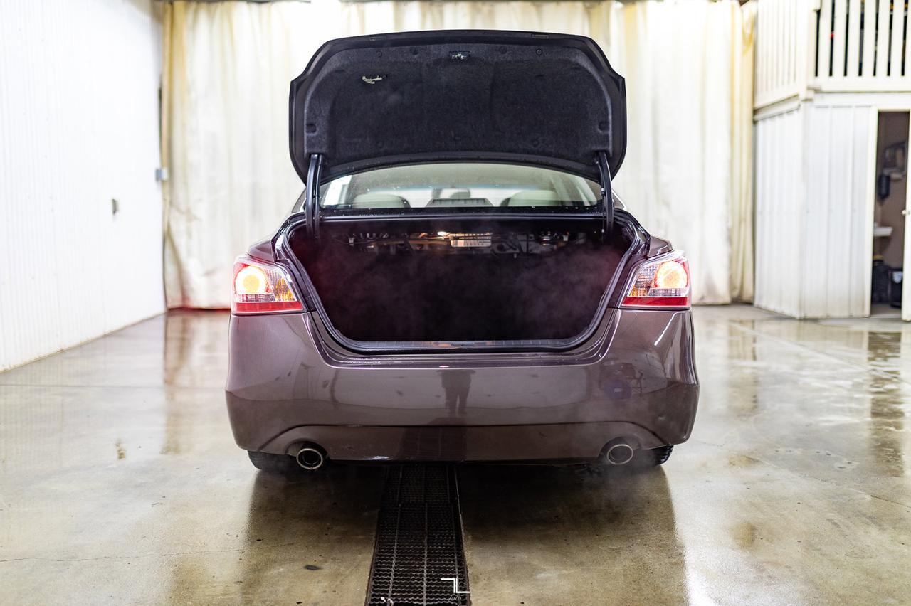 2015 Nissan Altima 3.5 SL Leather Roof BCam Red Deer AB