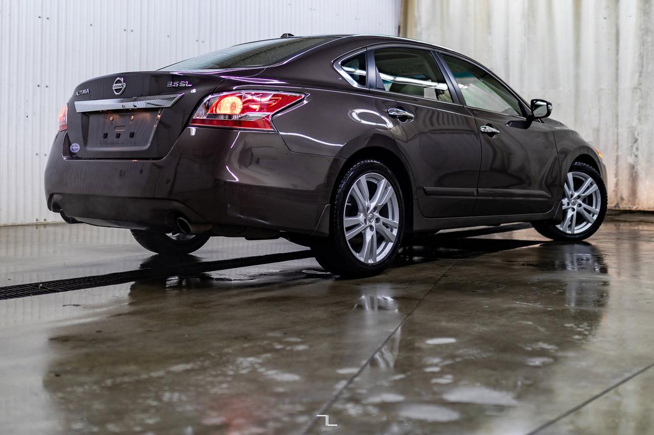 2015 Nissan Altima 3.5 SL Leather Roof BCam Red Deer AB