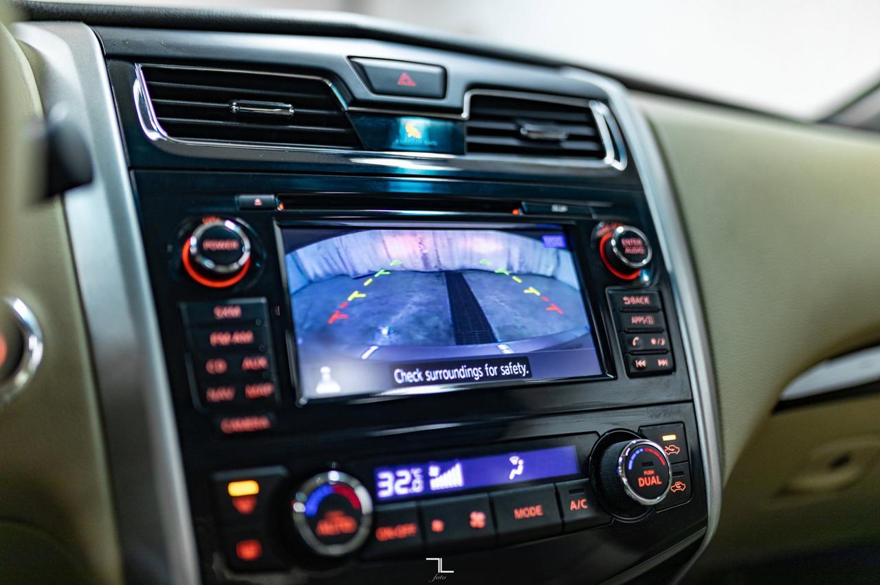 2015 Nissan Altima 3.5 SL Leather Roof BCam Red Deer AB