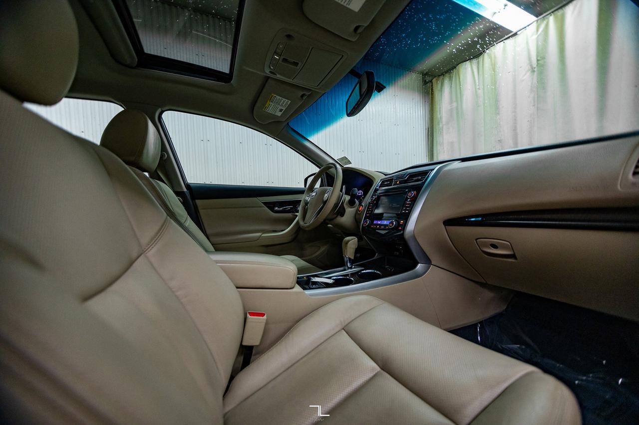 2015 Nissan Altima 3.5 SL Leather Roof BCam Red Deer AB