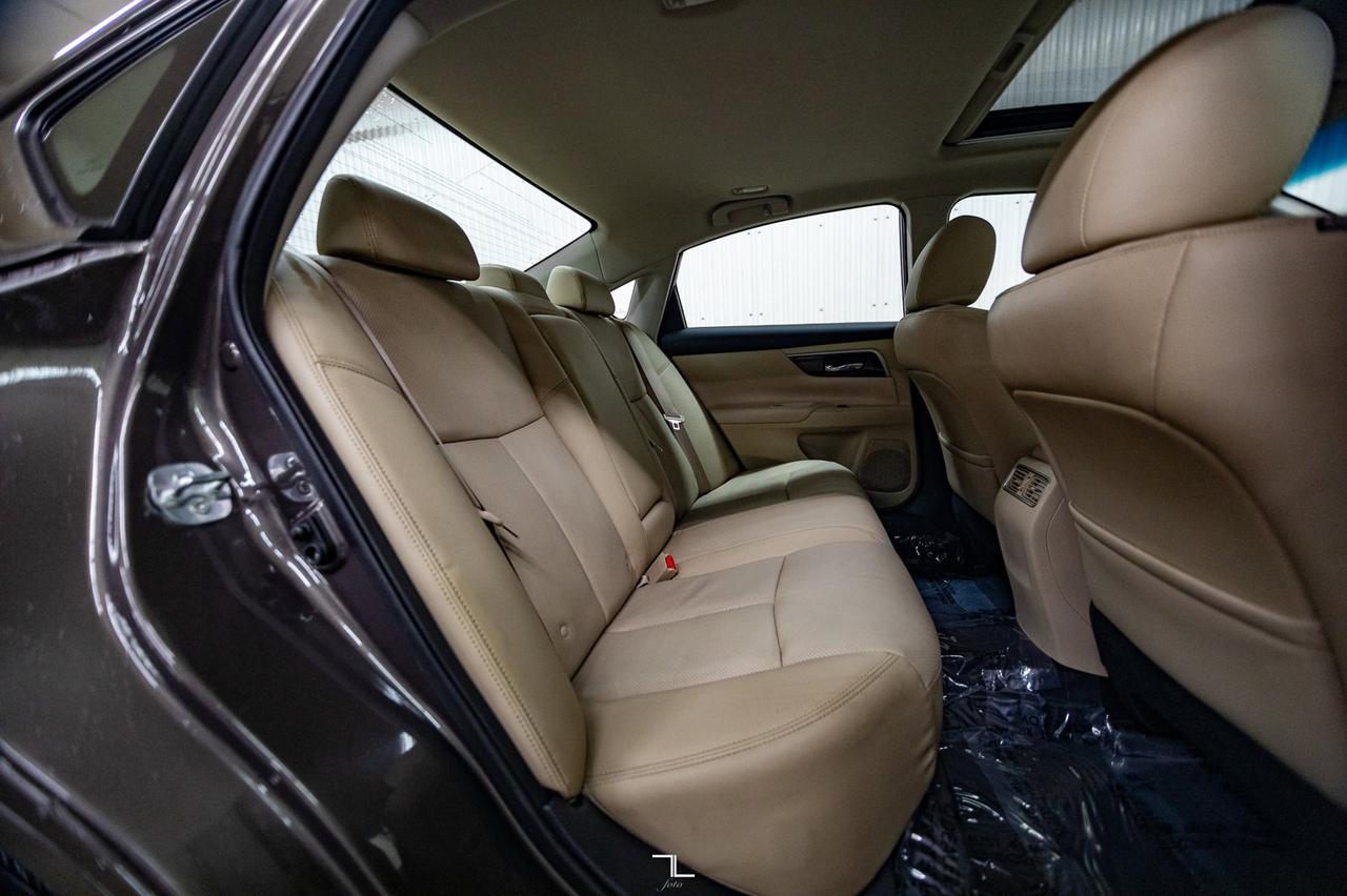 2015 Nissan Altima 3.5 SL Leather Roof BCam Red Deer AB